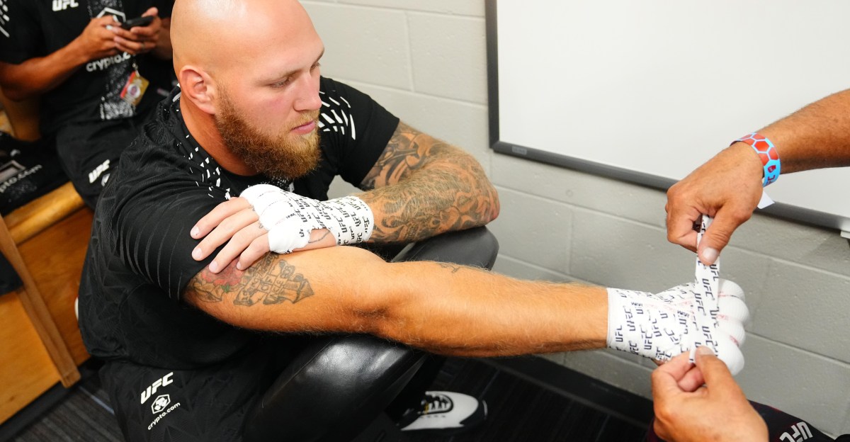 UFC rookie RJ Harris went from full-time lineman to the Octagon in 16 months