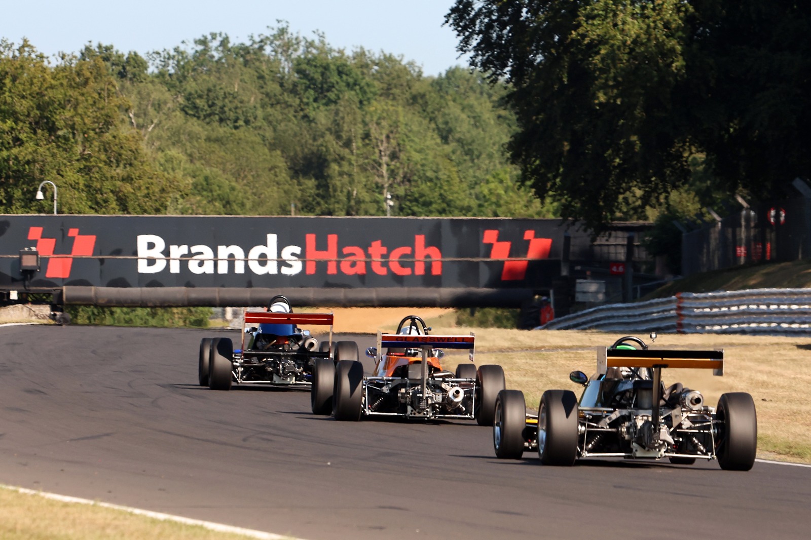 Glasswell continued his run at the head of the Historic FF2000 pack