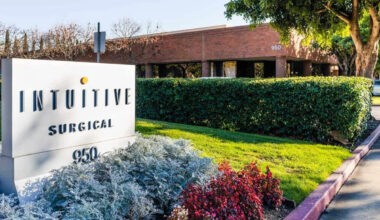 J&J Finally Has a Rival to da Vinci. 1 Number in Intuitive Surgical’s Last Quarter Says It Won’t Be Enough to Move the Needle for JNJ Stock.