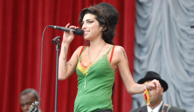 Amy Winehouse's dad ordered to pay £1m by court
