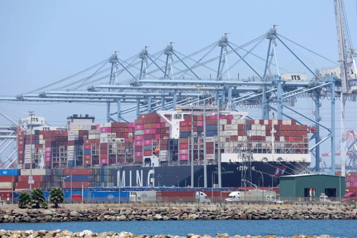 US goods trade deficit shrinks, is still expected to weigh on Q2 GDP growth