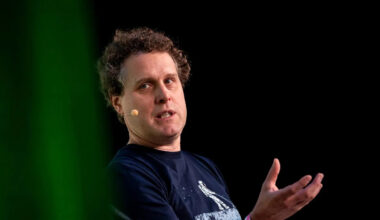 Rocket Lab’s $8B Iridium deal opens new satellite-phone test