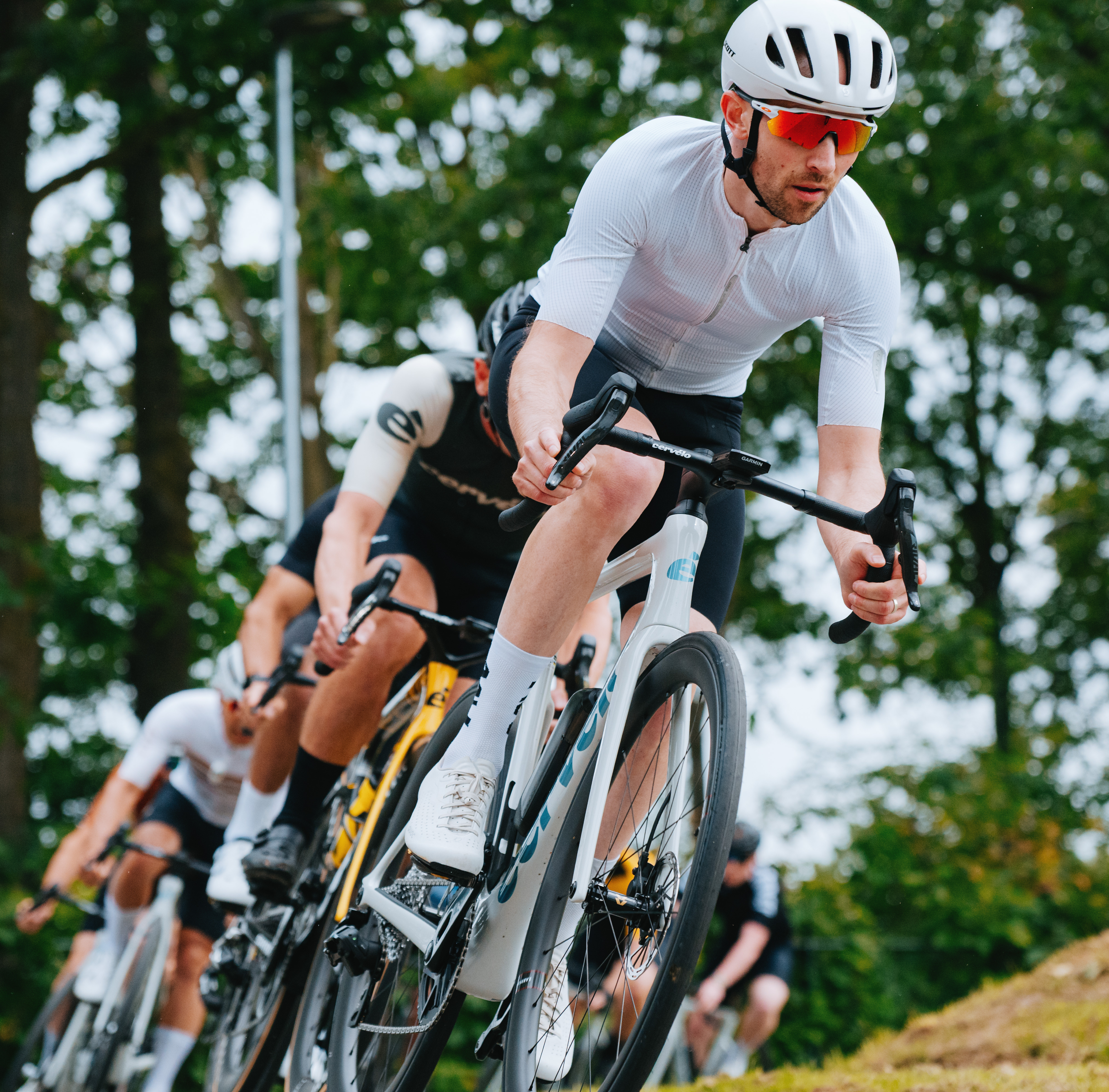 Tom riding a white Cervelo Soloist