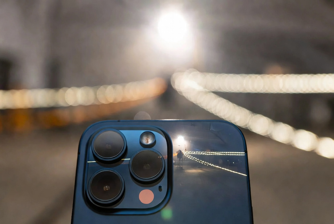 Comparing the Samsung Galaxy S26 Family and Apple iPhone 17 Pro — and Looking Ahead to 2027