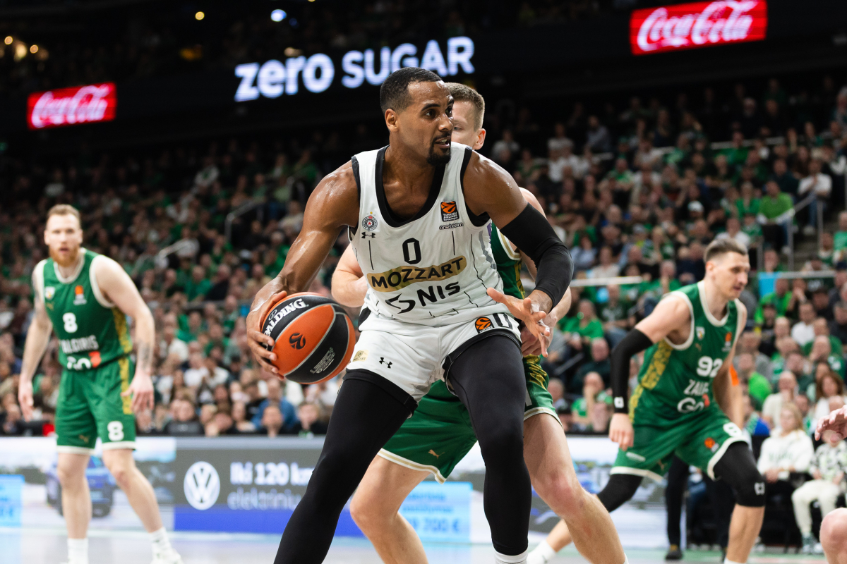 Brandon Davies announces sudden retirement from professional basketball