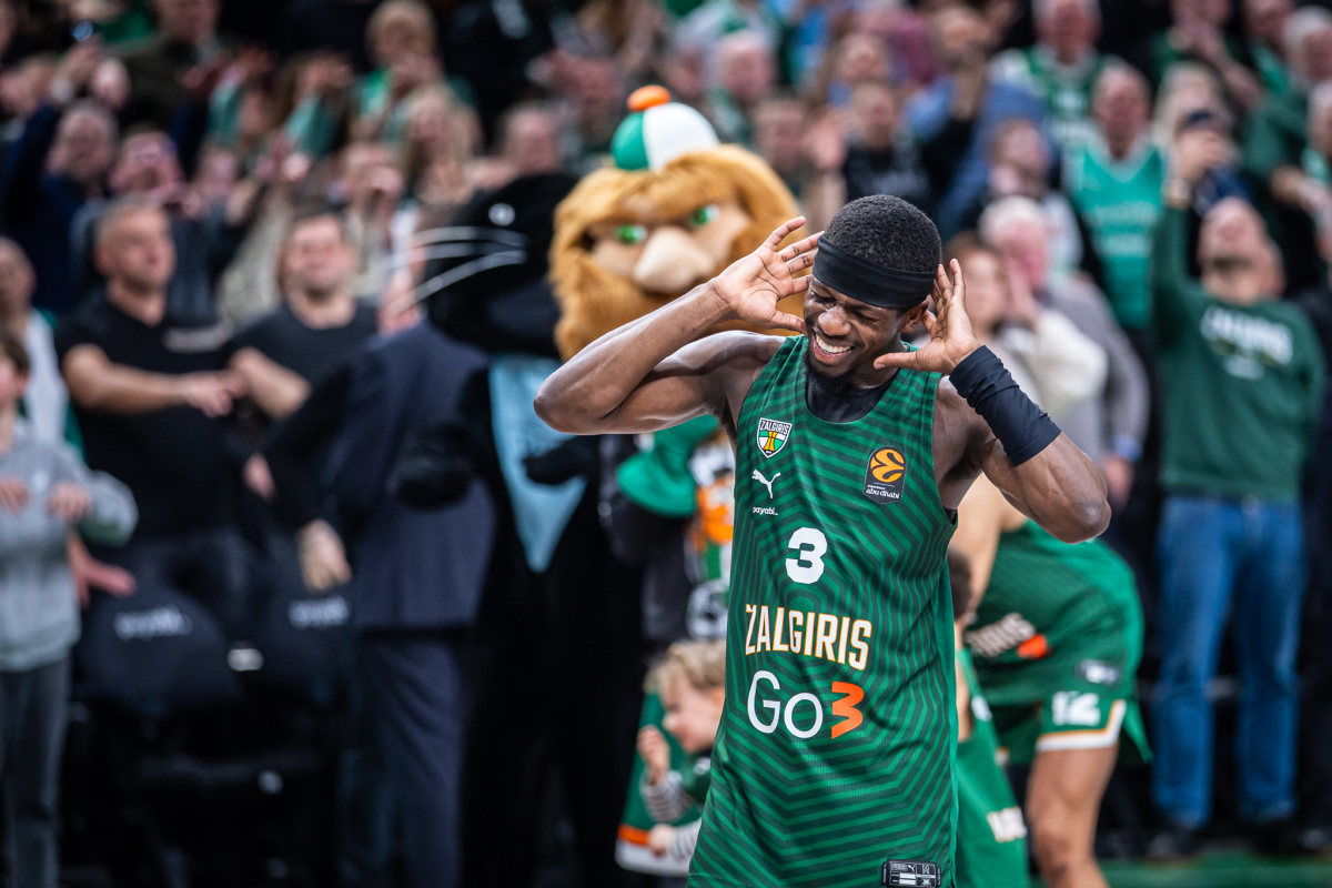 Panathinaikos submit a lucrative offer to Sylvain Francisco