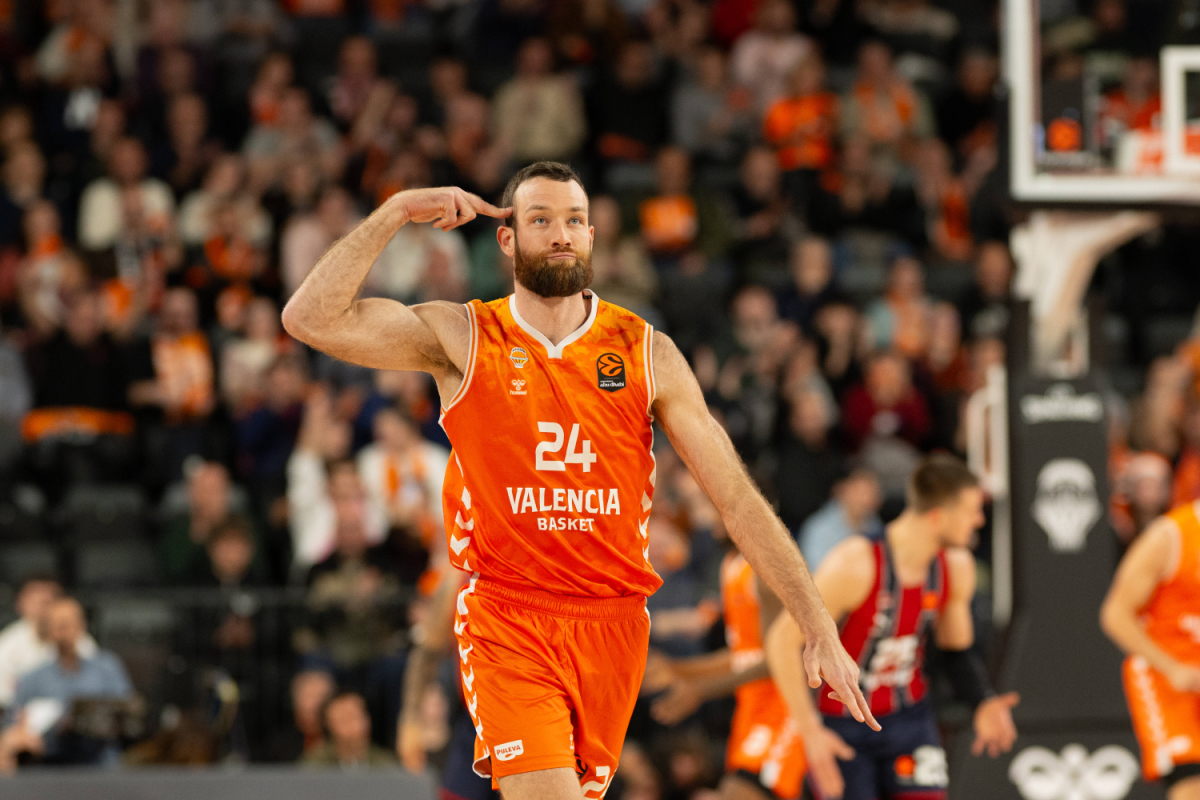 Valencia part ways with key forward reportedly set for move to Japan