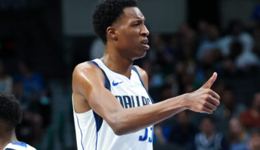 Clippers sign 7-foot-5 DPOY center