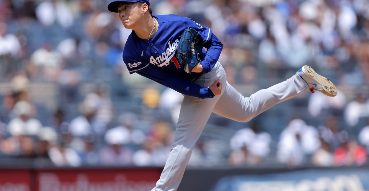 Dodgers blast Yankees in first half of split doubleheader
