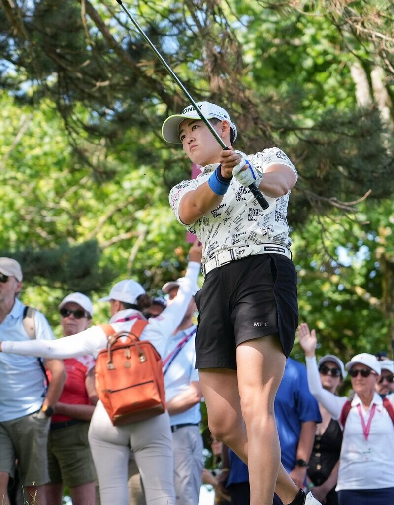 Golf: Iwai 3 strokes off pace heading into Evian Open final round