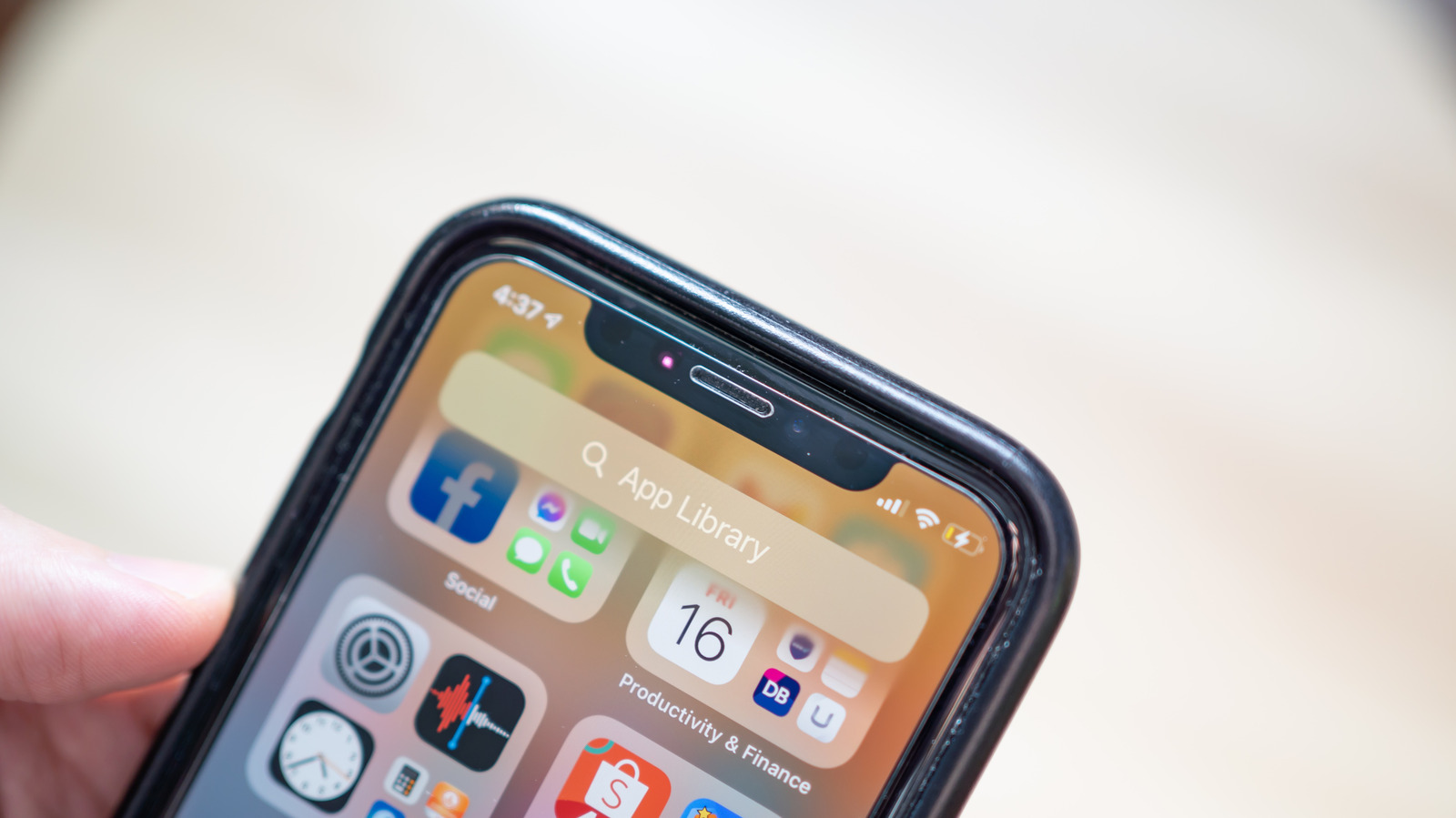 Why There's A Flashing Red Light On Your iPhone Screen