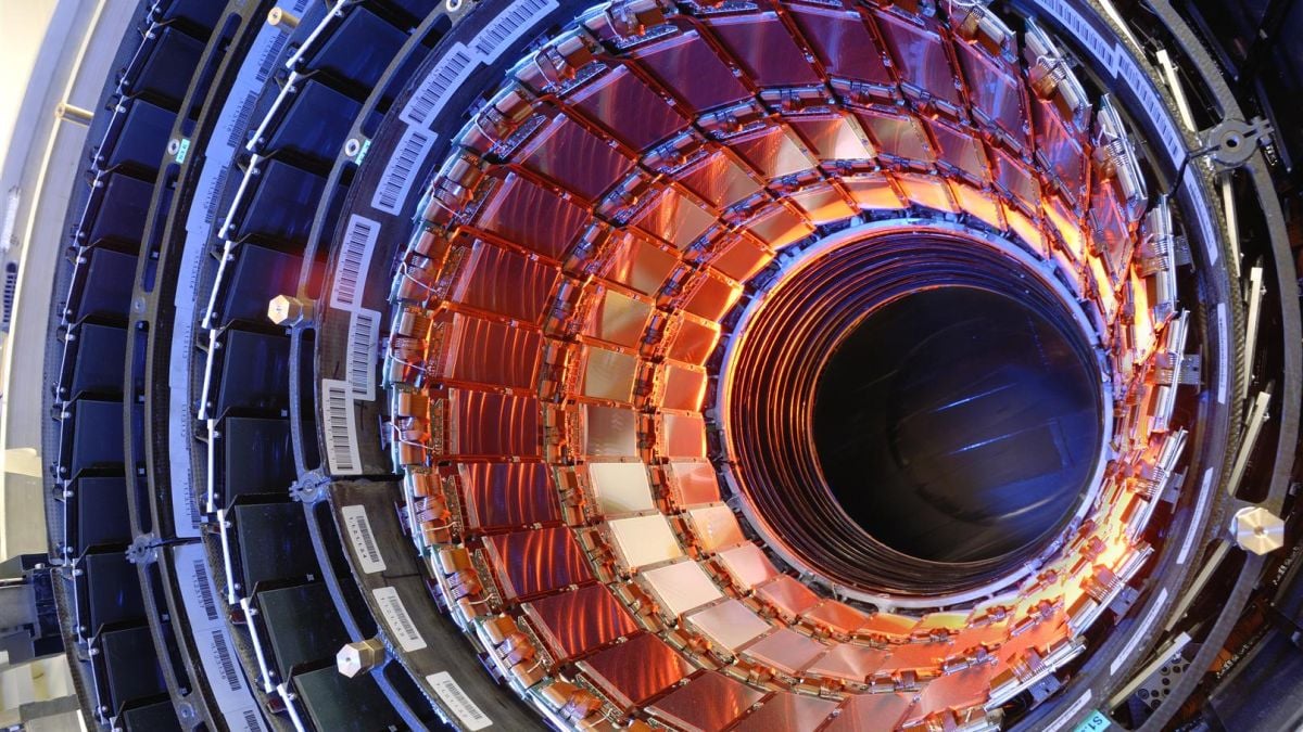 'UFOs' in The Large Hadron Collider May Be Hints of Dark Matter : ScienceAlert