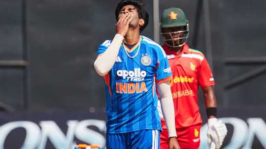 mayank-yadav-returned-two-wickets