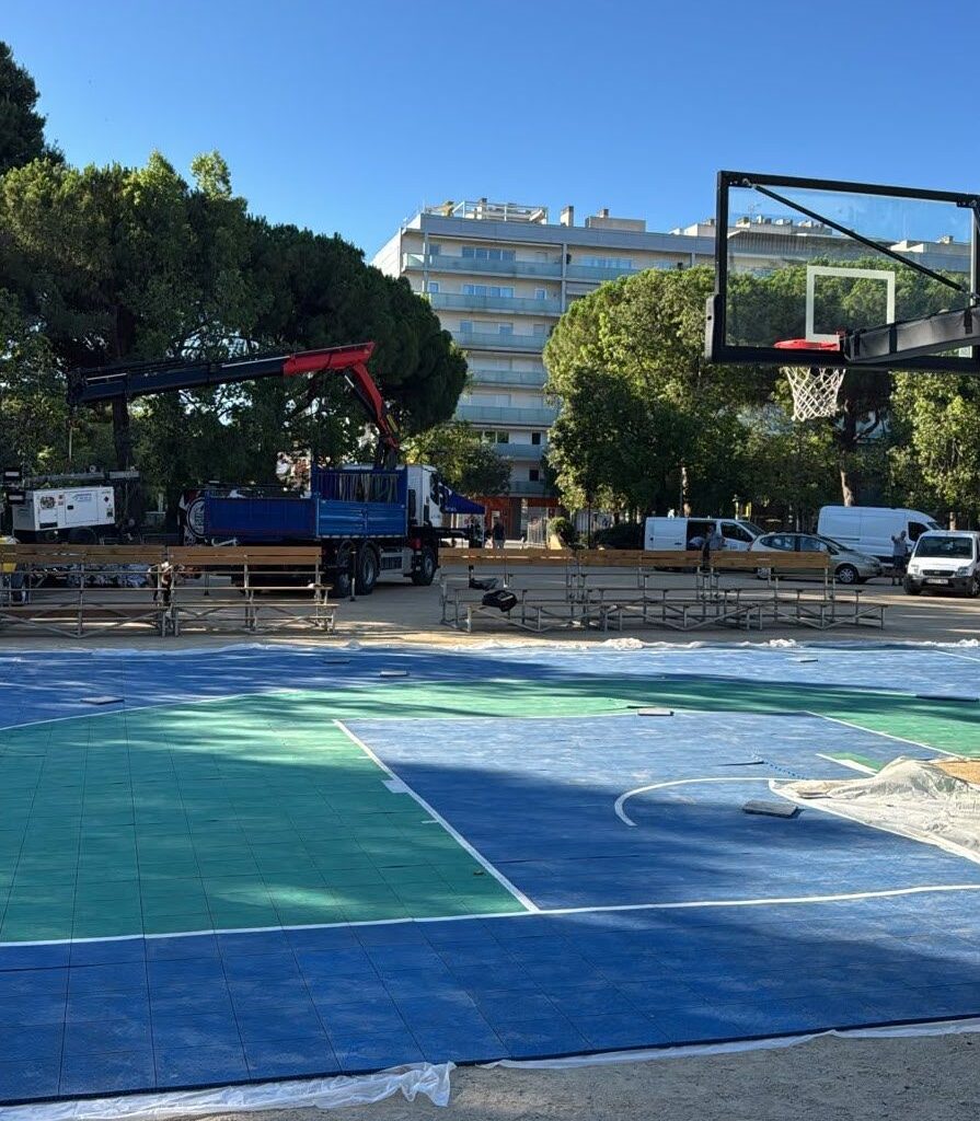 The official urban basketball tournament in Reus concentrates its competition in 1 day despite keeping the courts open to the local community.