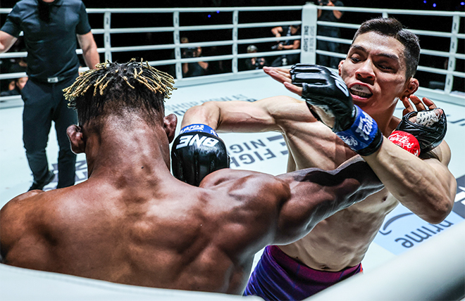 Lee Seung-chul is attacking Bokang Masunyanne in a 5 minute×3 round match in the ONE Fight Night 45 mixed martial arts at Roompini Stadium in Bangkok, Thailand, in July 2026. ONE Fight Night 45 was broadcast live on the global OTT service 'Amazon Prime Video'. 사진=Group One Holdings Pte. Ltd.