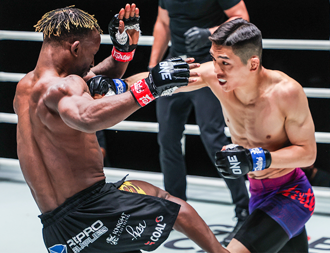 Lee Seung-chul is attacking Bokang Masunyanne in a 5 minute×3 round match in the ONE Fight Night 45 mixed martial arts at Roompini Stadium in Bangkok, Thailand, in July 2026. ONE Fight Night 45 was broadcast live on the global OTT service 'Amazon Prime Video'. 사진=Group One Holdings Pte. Ltd.