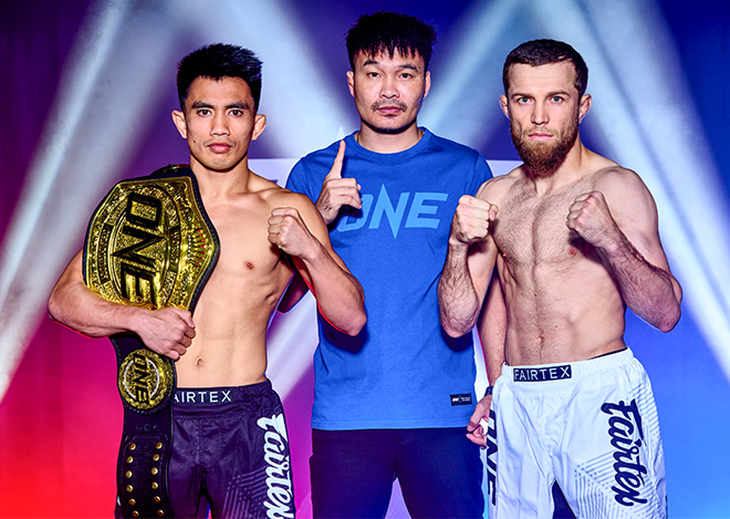 Joshua Felix Pacio, the 9th ONE Championship mixed martial arts champion, takes a commemorative photo with challenger Magomedmansur Malachiyev after passing the title second defensive game in July 2026. 사진=Group One Holdings Pte. Ltd.