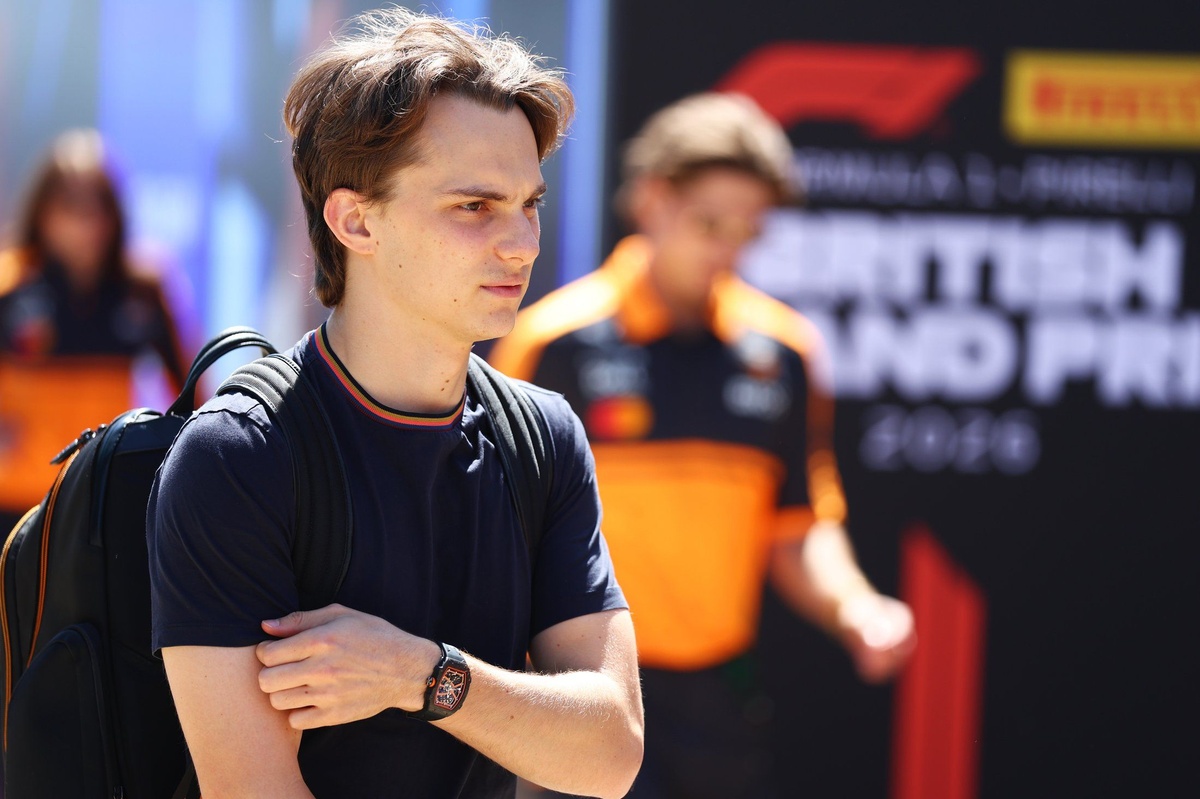 What's different about Oscar Piastri's response to Max Verstappen-McLaren rumours