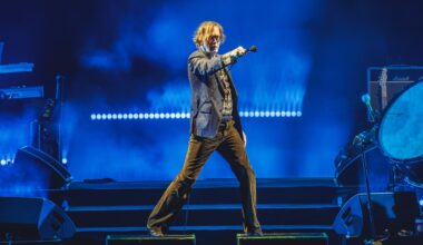 Watch the moment Pulp play 'Common People' at Mad Cool 2026 as England fans celebrate win against Norway