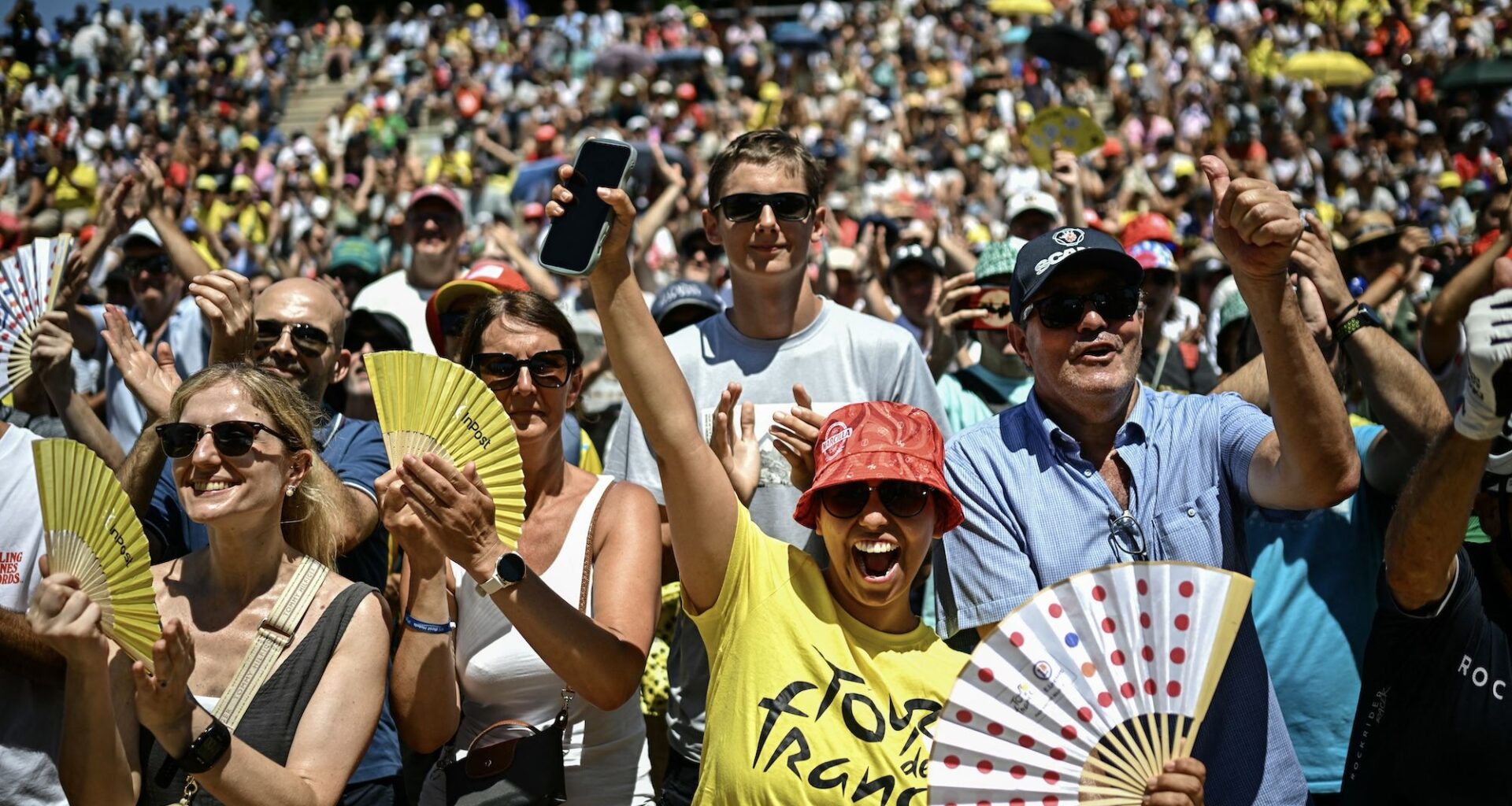 Tour de France stage 3 to go ahead but spectators asked not to attend finish due to forest fires in 'exceptional decision'