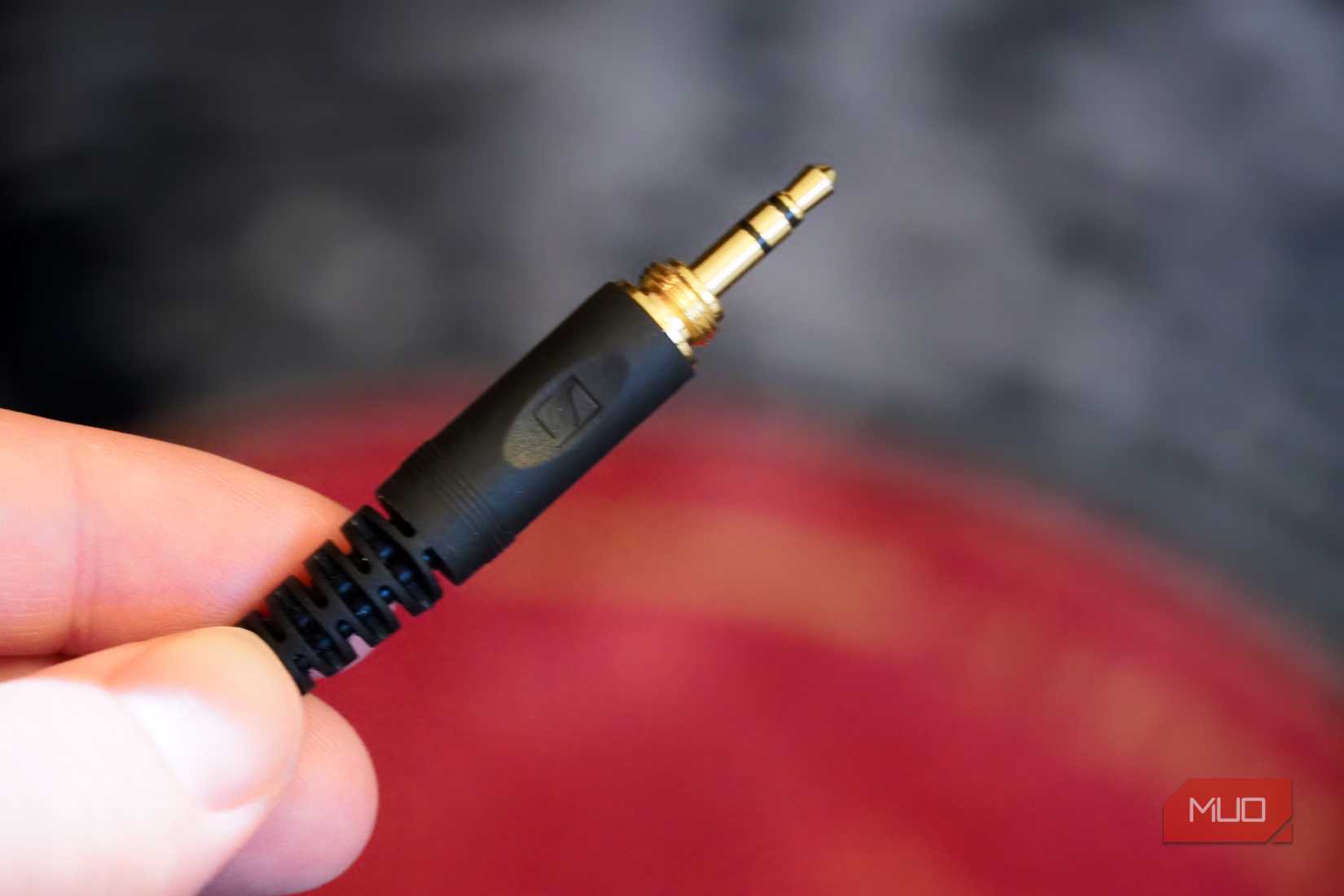 The Sennheiser HD 600's 3.5mm headphone jack.