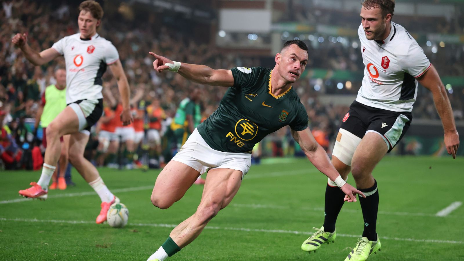 Jesse Kriel score South Africa's third on the stroke of half-time