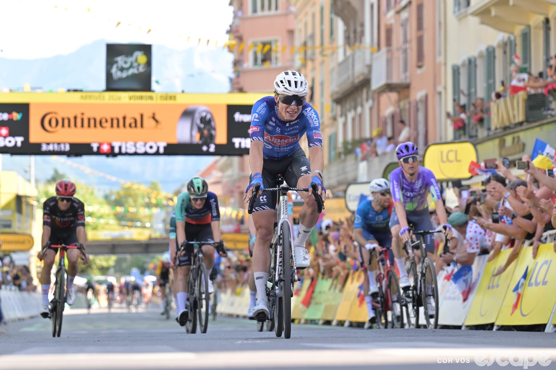 A sprint showdown on a breakaway day: How Alpecin bested Lidl-Trek on Tour stage 17