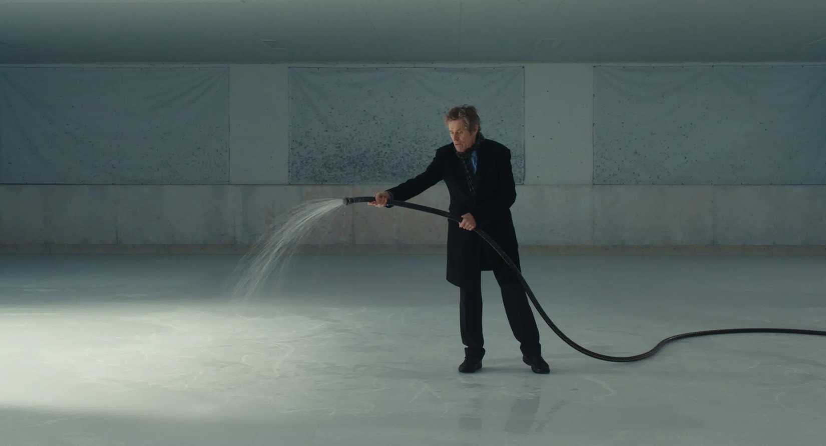 Willem Dafoe watering the floor in The Souffleur