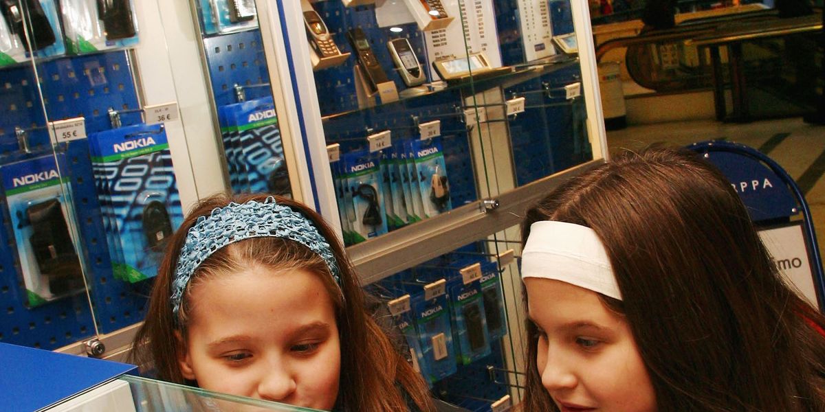 How Nokia’s Feature Phones Lost to the Smartphone Era