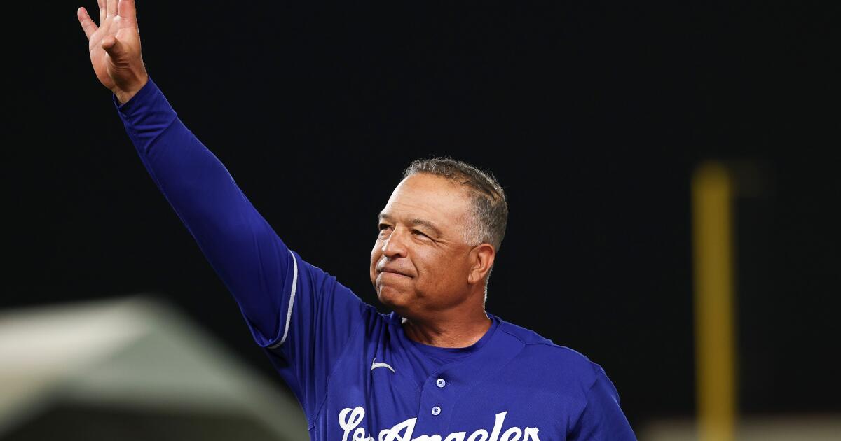 Dave Roberts gets his 1,000th win as manager as Dodgers defeat the Athletics.