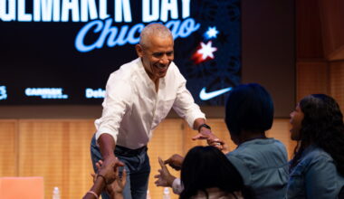 Obama drops in at WNBA event inspiring ninth grade girls at presidential center