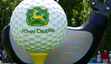 Third round play resumes at John Deere Classic after lightning delay