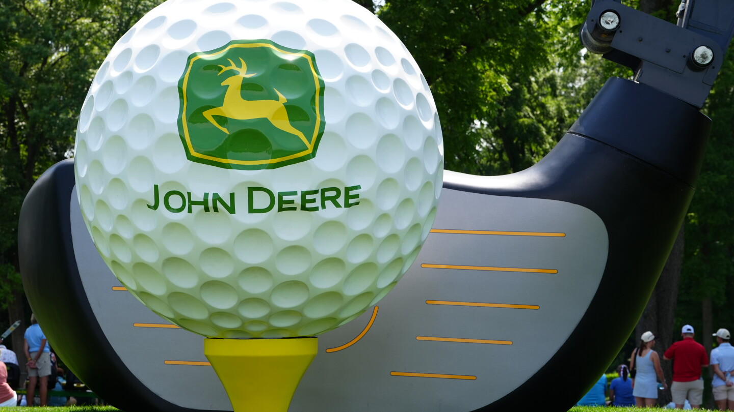 Third round play resumes at John Deere Classic after lightning delay