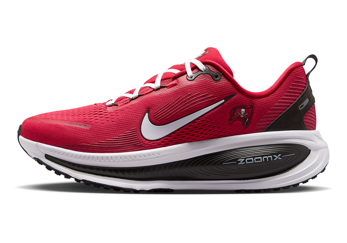 Vomero 18 Tampa Bay Buccaneers Mens Road Running Shoes Ml2hcut6