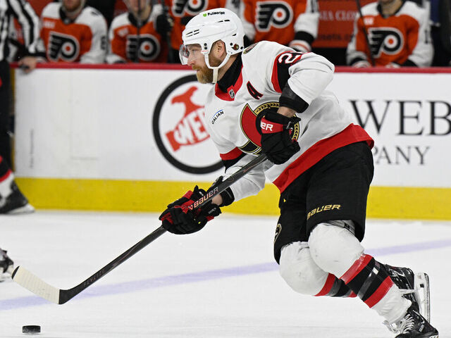 PHILADELPHIA , PA - FEBRUARY 05: Ottawa Senators right wing Claude Giroux #28 looks to pass during the game between the Ottawa Senators and the Philadelphia Flyers on February 5th, 2026 at the Xfinity Mobile Arena in Philadelphia, PA.