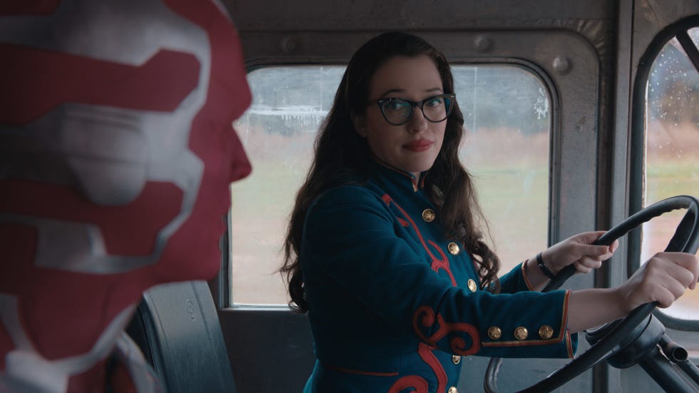 WandaVision episode 7 - Kat Dennings as Darcy and Paul Bettany as Vision kat dennings as darcy and paul bettany as vision in wandavision episode 7