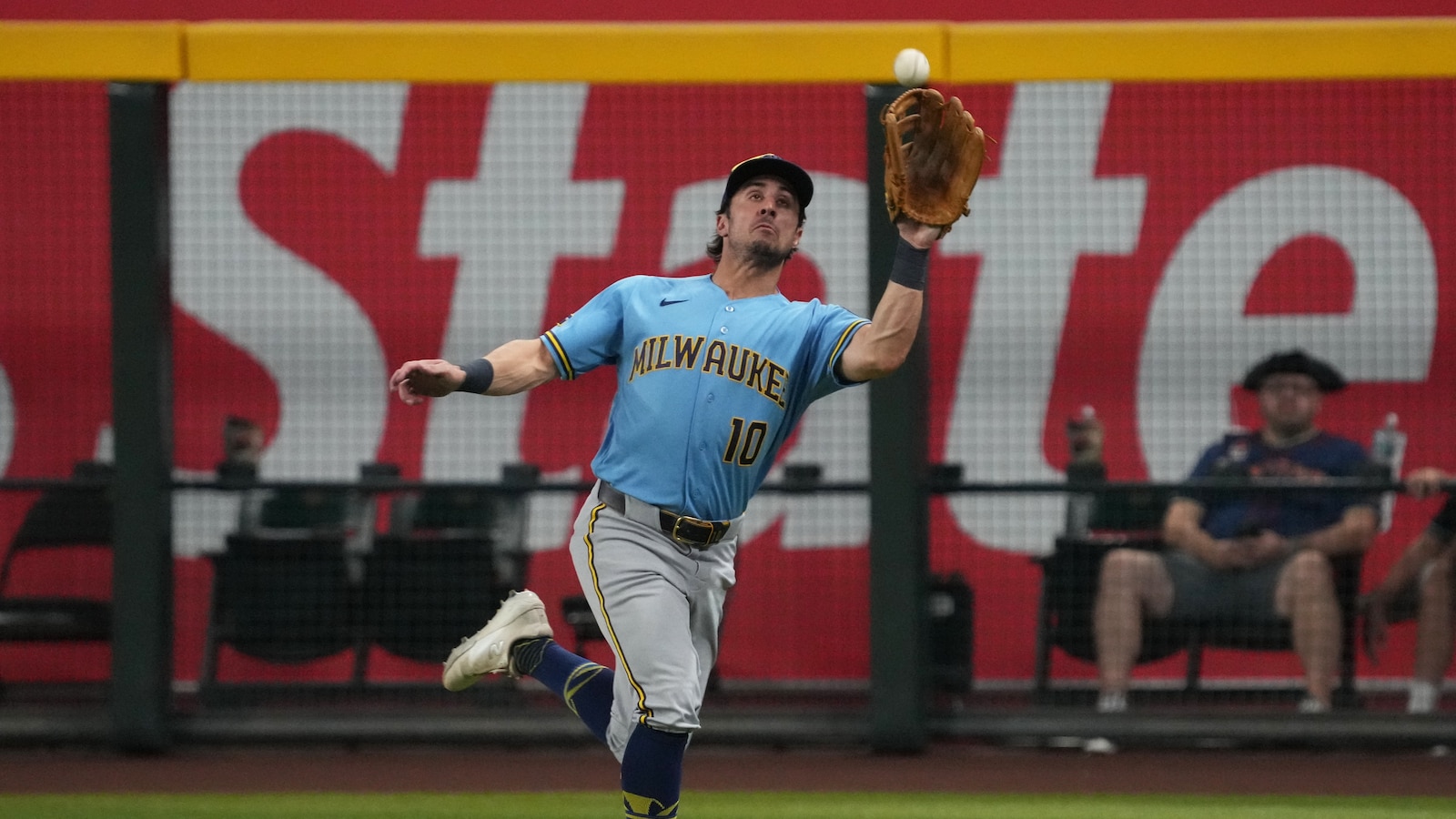 Chourio's scratch hit in 11th breaks tie, Brewers top Diamondbacks 7-4