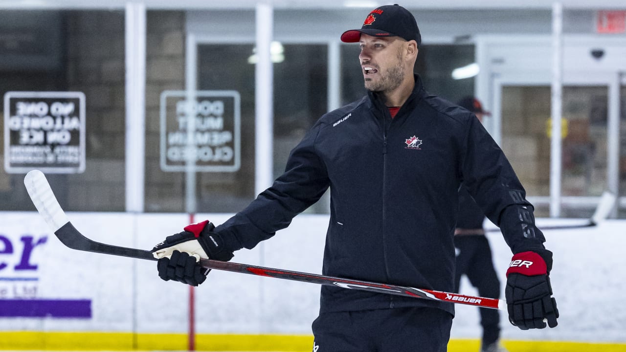 Getzlaf enjoying mentoring role, teaching young centers at Summer Showcase 
