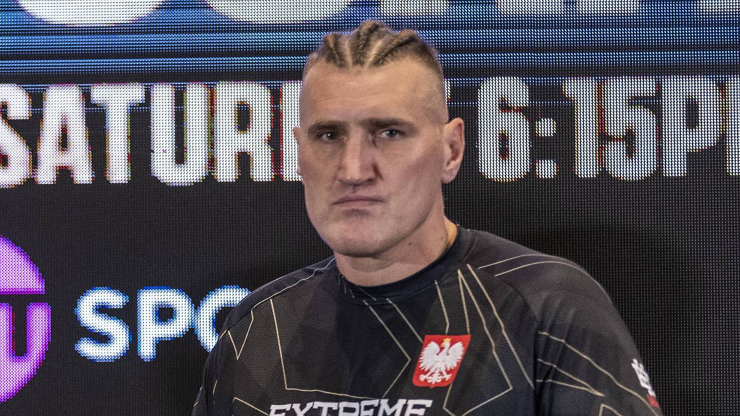 Tyson Fury Opponent Mariusz Wach Competes in 6 vs 1 MMA Bout