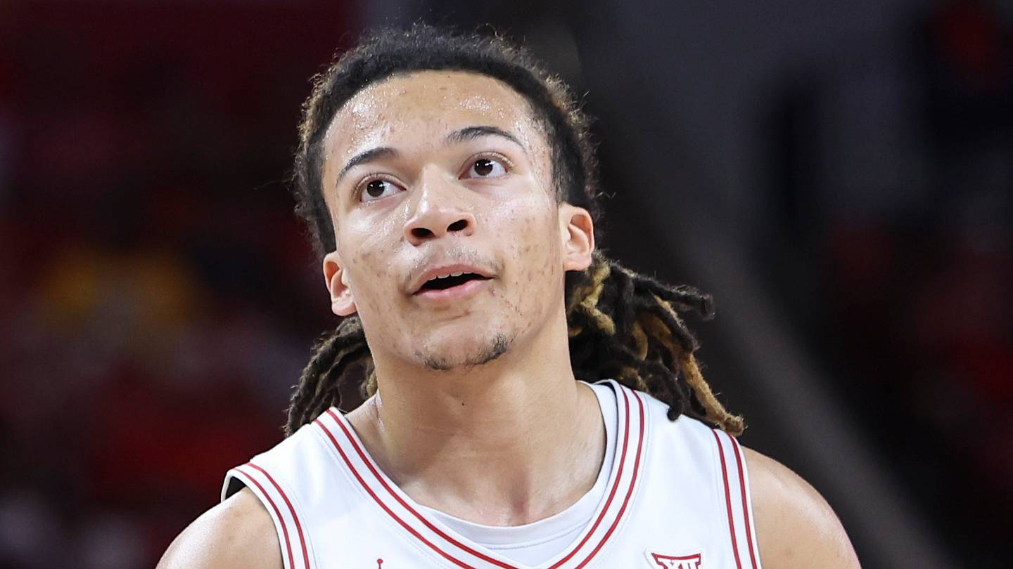 Houston Cougars guard Kingston Flemings (4) reacts against the New Orleans Privateers at Fertitta Center on December 13, 2025.