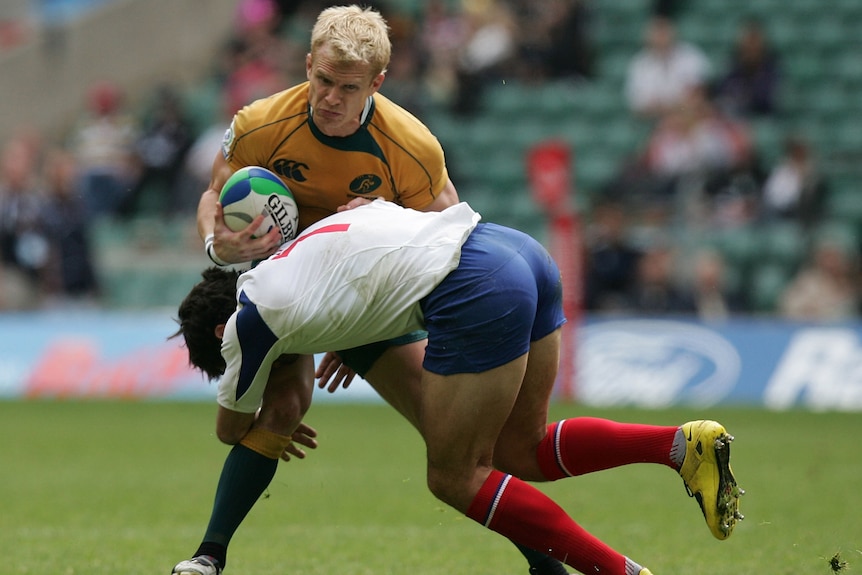 Tim Walsh playing for Australia in rugby sevens in 2008.