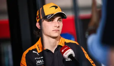 Oscar Piastri gets Damon Hill advice after 'unacceptable' Sainz controversy