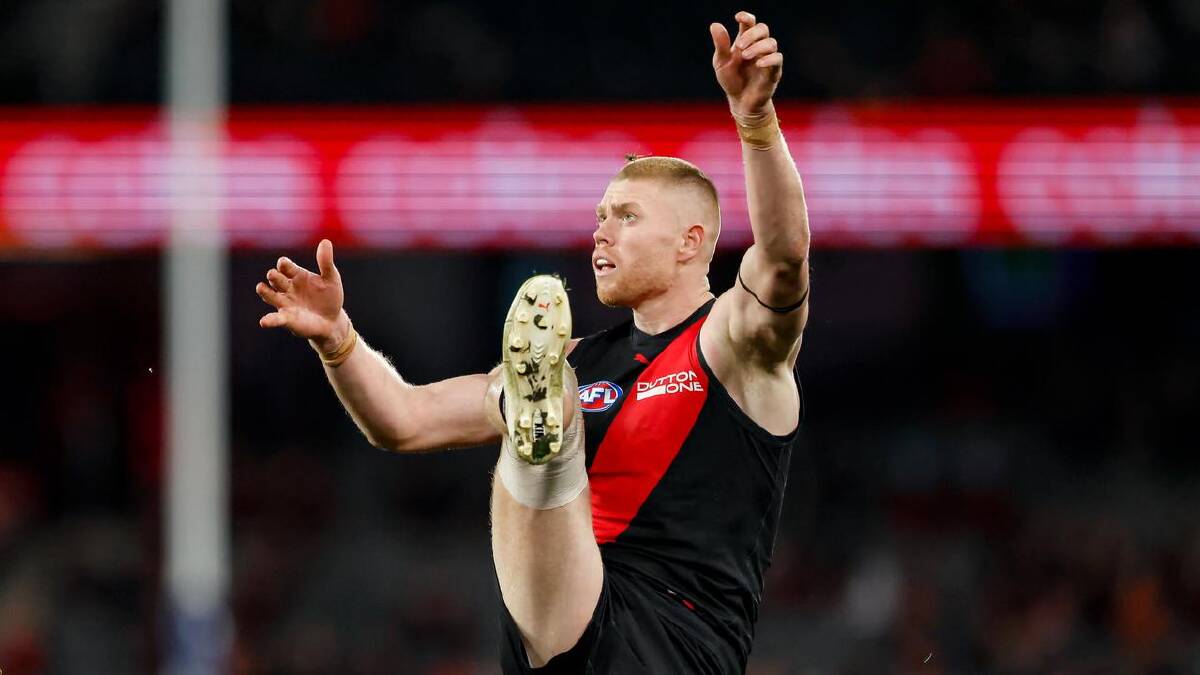 Peter Wright was defiant for the cellar dwelling Bombers, kicking six majors. (Dylan Burns/AAP PHOTOS)