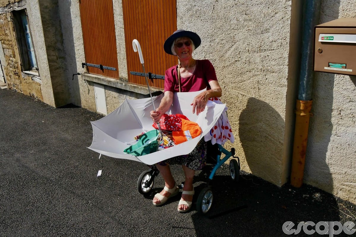 Rating roadside targets at the Tour de France Femmes