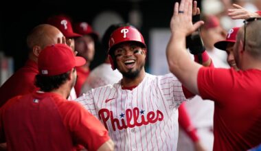 Luis Arraez gets standing O in Phillies debut: 'That was beautiful'