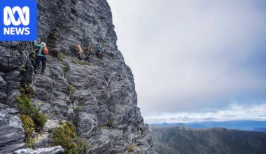 Victorian bushwalker who fell from Tasmania's Federation Peak was trying to head back, coroner says