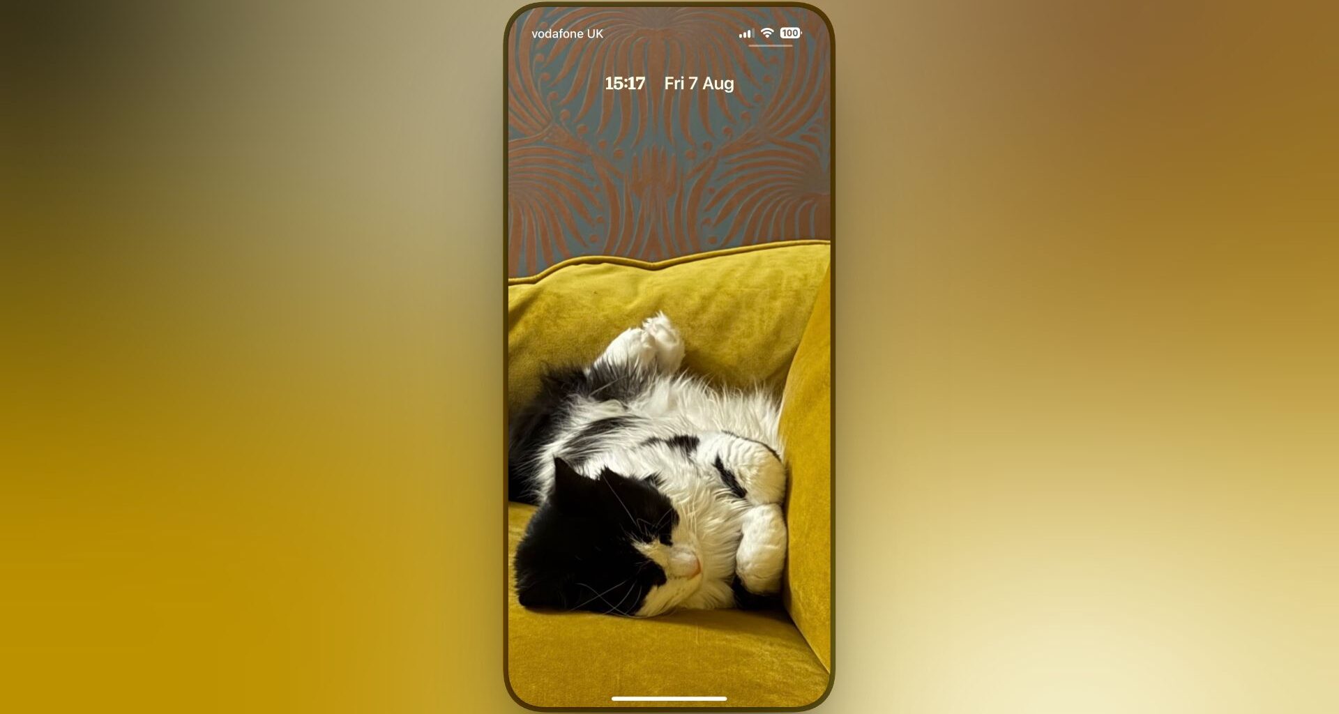 iOS 27's New Compact Clock Gives Your Wallpaper Room to Breathe