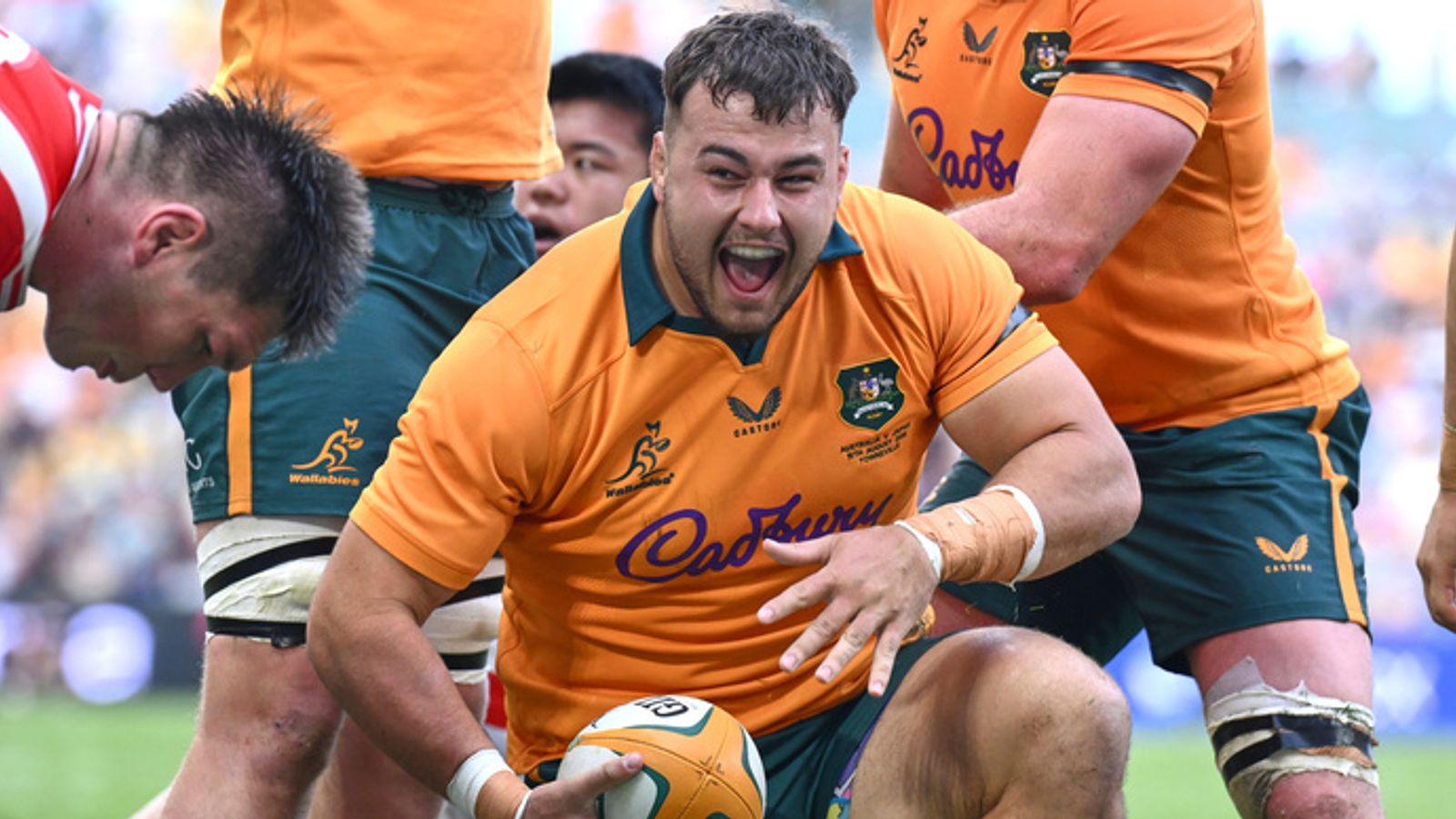 Australia's Massimo De Lutiis celebrates after becoming the 1,000th player capped by the Wallabies with a try on debut