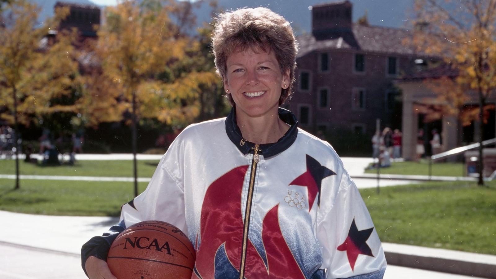 Barry Enshrined in Naismith Basketball Hall of Fame with 1996 U.S. Olympic Team