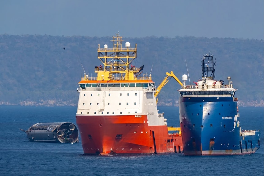 A floating spacehship next to the Go Australis ship. 